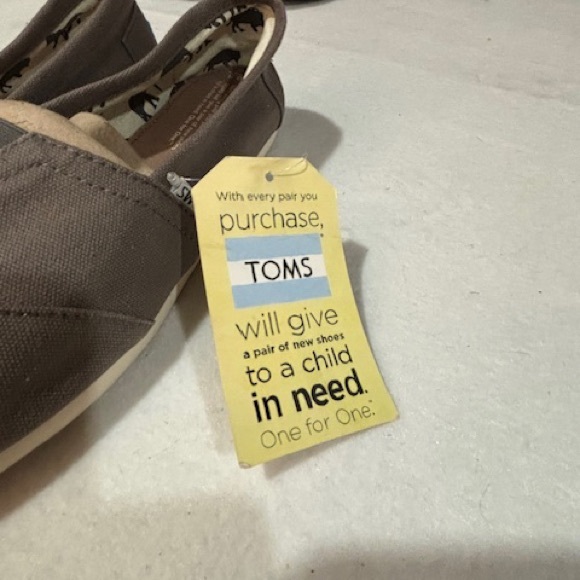 Toms Size 9.5 Tan Men’s Loafers NEW - Picture 3 of 6